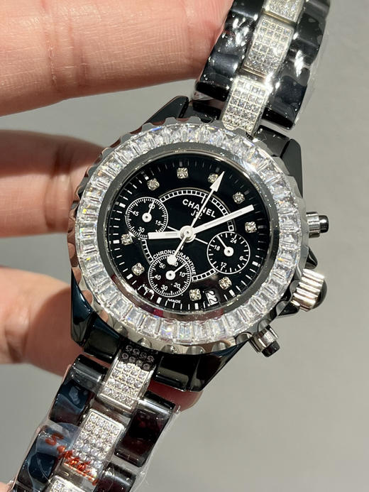 满钻🌟CHANEL·香奈儿J12·【六针瑞士纯进口机芯石英】33mm➕纯净T方石➕表带镶钻款‼️奢华代表 超闪水钻 手工镶嵌工艺，正品原版开模，打磨精良 做工精细，乃精品中的精品❕❕❕ 商品图4