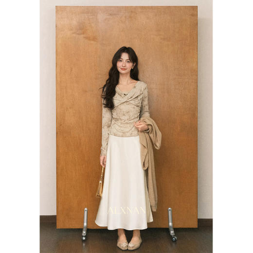 鹿向南「月光染」杏色法式半身裙女秋冬缎面半裙气质拼接蕾丝裙子 商品图4