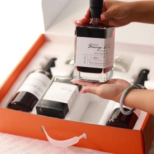 法国进口FASSIGE红酒礼盒 | 2瓶香水干红+ 2瓶罗马半甜红，老藤古树酿出的绝佳好酒 商品图1