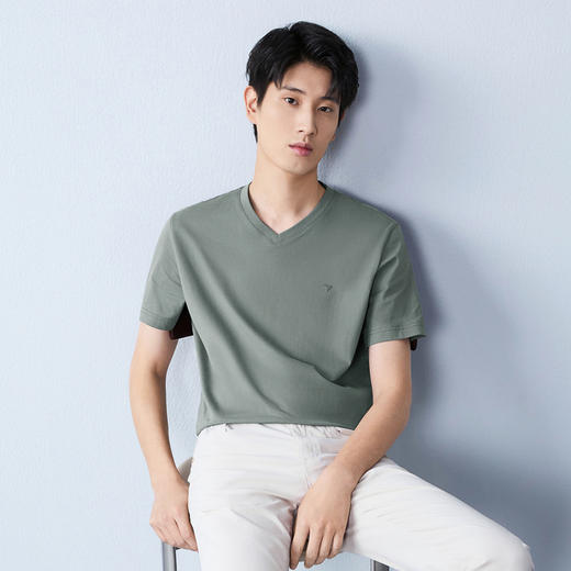 【持久如新/抗UV50+】柒牌男装2026春夏新品微弹V领休闲短袖T恤130T72040 商品图1