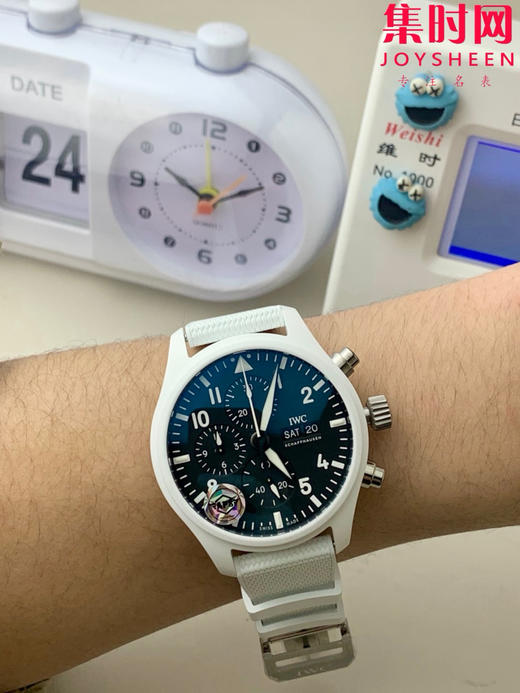 APS万国飞行员计时系列IW389105 “太浩湖特别版”陶瓷壳 白陶瓷 男士腕表 搭载APS定制Cal.69385一体全自动机械机芯 蓝宝石水晶镜面 表径44.5mm 商品图5