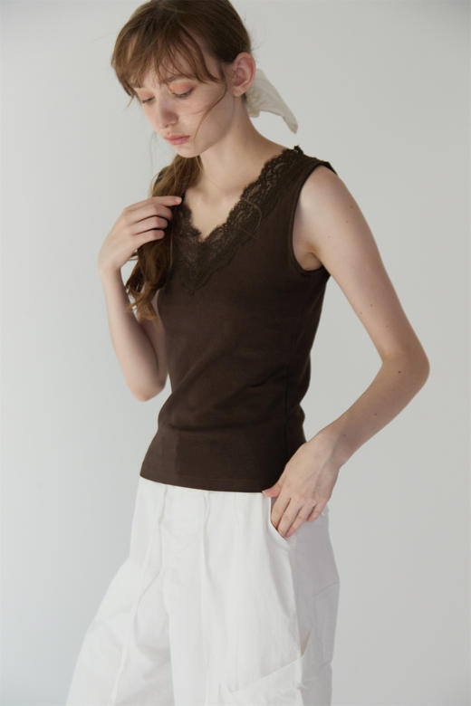 氛围感打底~睫毛吊带背心女内搭贴身蕾丝修身打底领性感上衣v领显瘦性感 商品图4