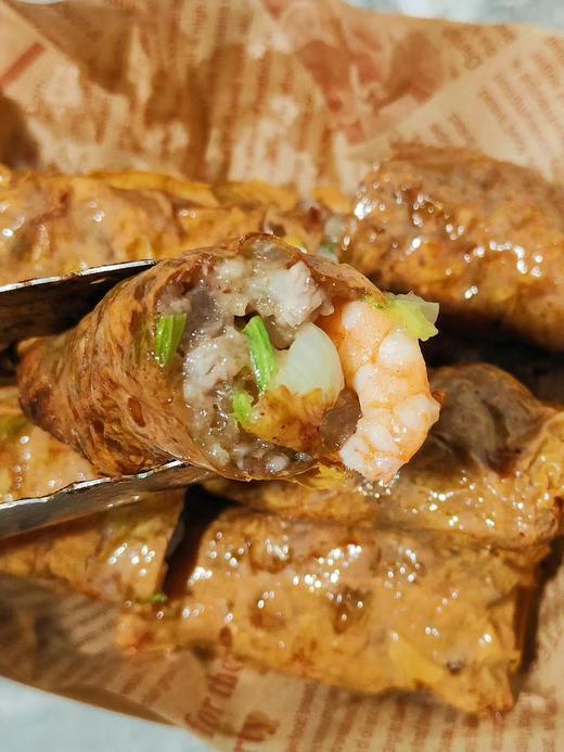 xm❥最新日期+整只虾仁-招牌五香虾仁卷 · 酥香外皮裹满弹嫩虾仁，一口咬下满嘴鲜香！ 商品图0