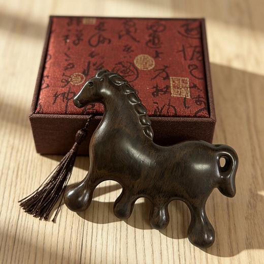 马年黑檀木梳子热卖中！！【2026马年 非洲黑檀马年按摩梳】73G一只，进口非洲黑檀木，一梳多用，按摩刮痧，改善睡眠~ 商品图1