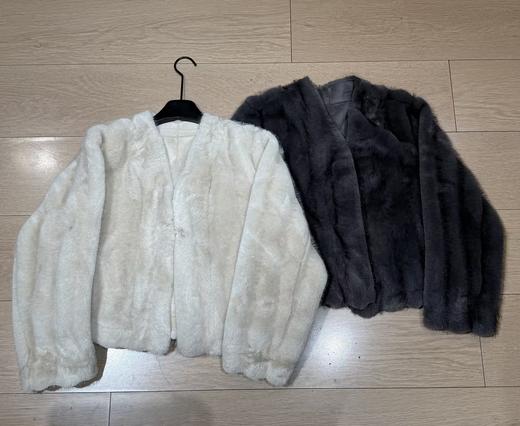 【门店同款】ENJOY冬季“暖冬软糖”V领短款毛外套 169260650 商品图0