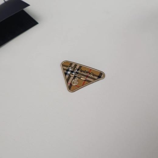 F011614胸前字母logo两色情侣款圆领卫衣 商品图11