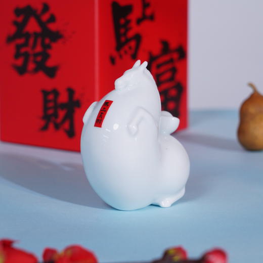 景德镇昌南青白瓷《马上暴富》《马上来财》摆件 捧在手里的“新年头彩” 青瓷马驮着元宝 商品图4