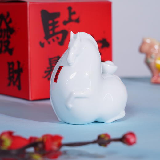 景德镇昌南青白瓷《马上暴富》《马上来财》摆件 捧在手里的“新年头彩” 青瓷马驮着元宝 商品图3