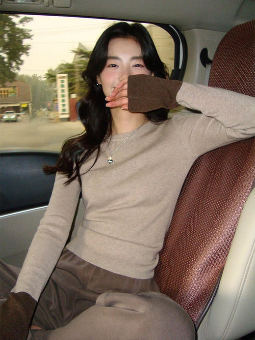 品牌原价168特价10%羊毛抗起球纤维撞色打底衫 商品图0