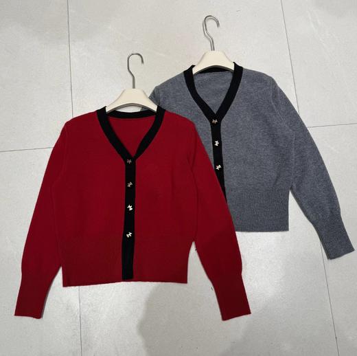 【门店同款】ENJOY冬季“午马”精致扣针织开衫 169259481 商品图2