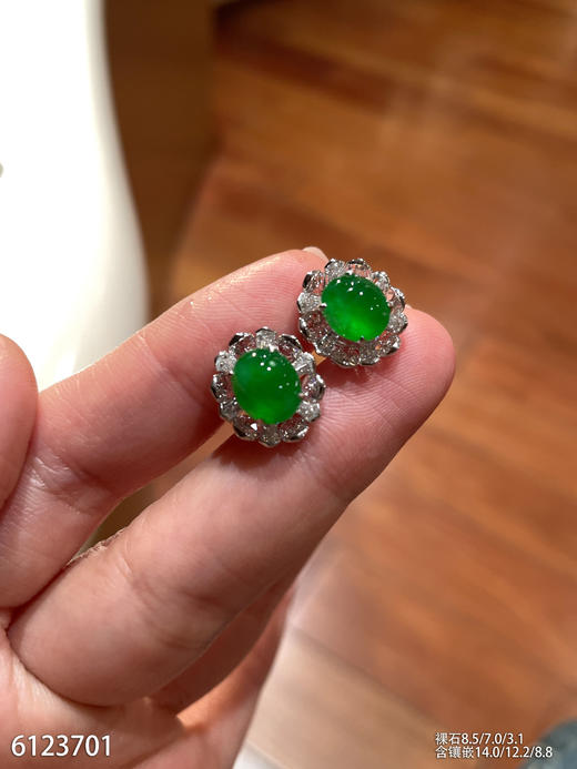 6123701，蛋面耳钉。具体价格微信咨询 商品图0