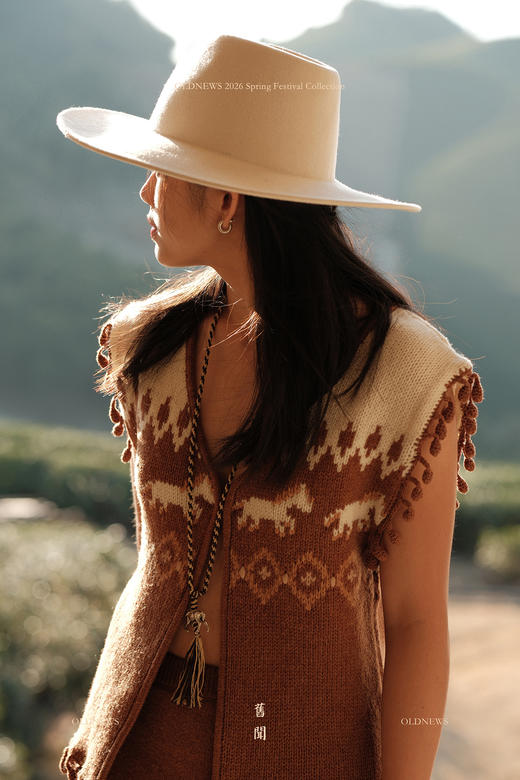 新春限定「大地上的小马」手工钩针小毛球｜部落图腾提花编织羊毛马甲｜手作温暖 商品图0