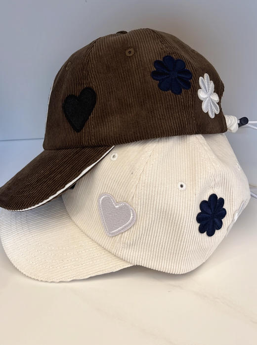 118-3 纯圆正尾货 bibiy 爱心花朵刺绣 三色鸭舌帽 松紧抽绳棒球帽 灯芯绒/平纹棉 商品图0