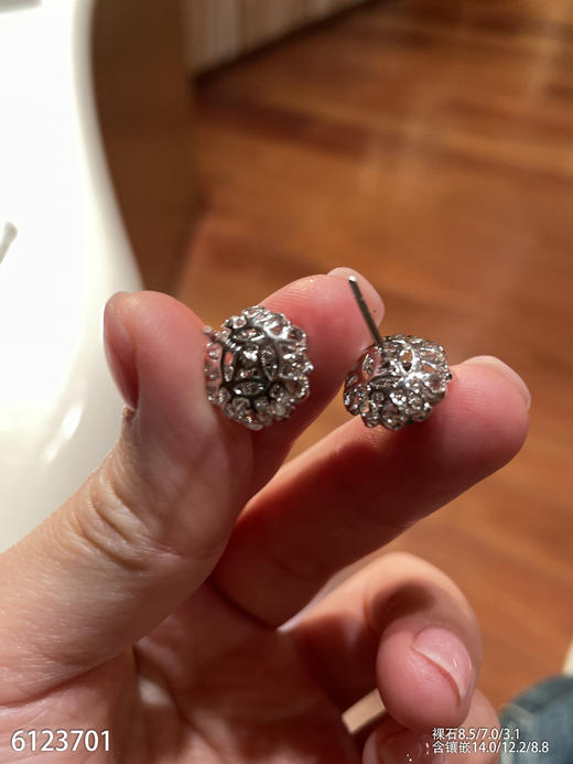 6123701，蛋面耳钉。具体价格微信咨询 商品图6