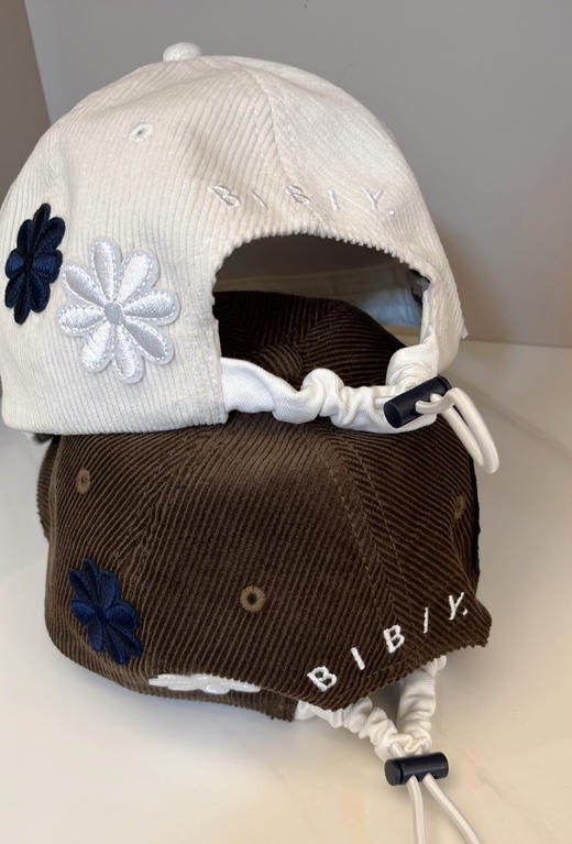 118-3 纯圆正尾货 bibiy 爱心花朵刺绣 三色鸭舌帽 松紧抽绳棒球帽 灯芯绒/平纹棉 商品图1