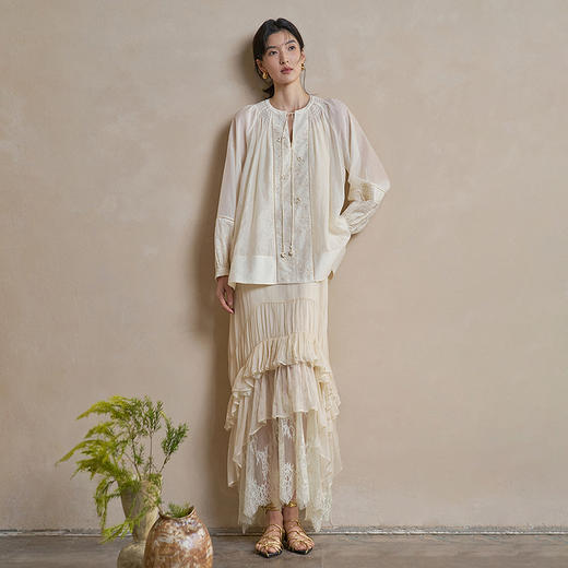 【林栖设计小店】手工钩花|丝棉绡浅杏色钉珠优雅气质2026春新款宽松衬衣1961118 商品图5