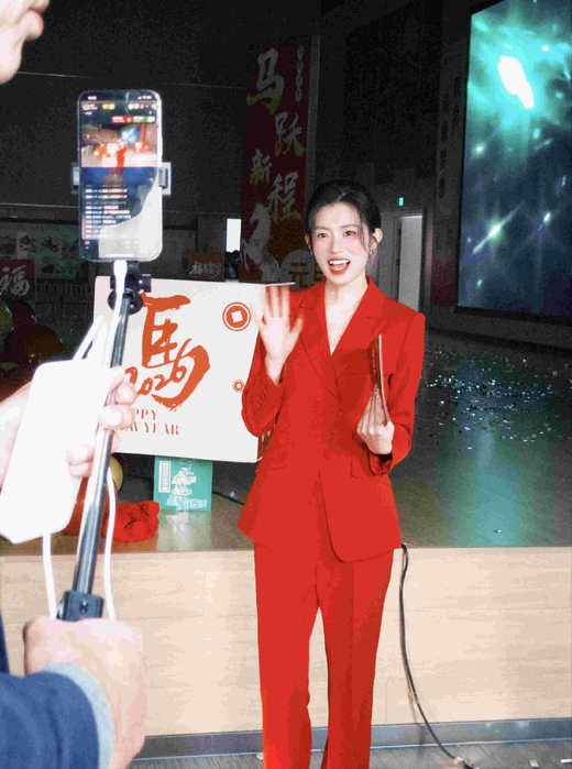 法小曼*子珍年会大红色设计感西装套装主持人演讲穿搭FYC517 商品图3