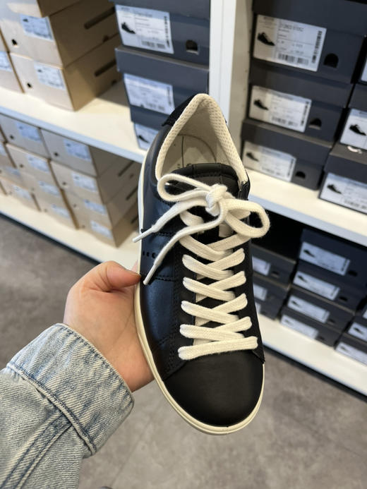 ECCO闭店清仓！女款真皮黑色板鞋休闲鞋 ¥420直邮到手，只剩36和39码 商品图1