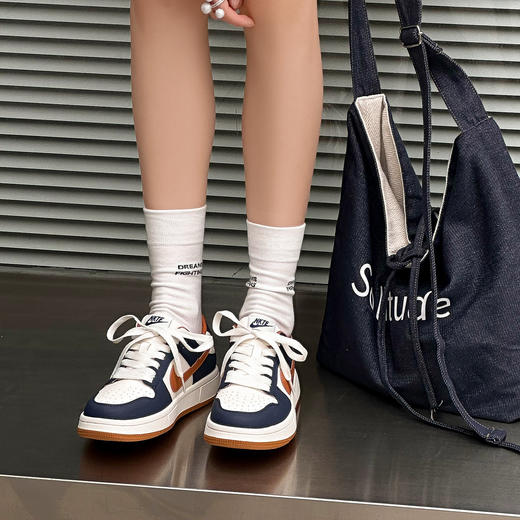 经典鲨2026年春专柜新款时尚拼色系带平底透气休闲鞋板鞋女KW387-617011 商品图1