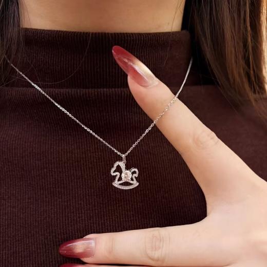 【萌趣载财❗️福运随行】2026新款本命年生肖小马项链轻奢高级感首饰小众莫桑石礼物时尚女。jc 商品图3