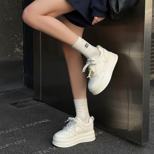 经典鲨2026年春专柜新品牛皮革透气厚底显高休闲鞋小白鞋女KW160-617051 商品图3