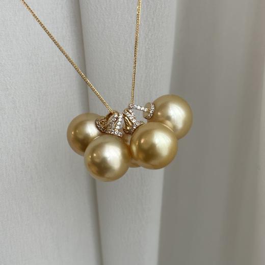 12-13mm 经典戴奶嘴扣南洋金珠吊坠 偏向中到浓金 基本无暇 正圆ji强光 细微生长痕迹 18K金配件 商品图3