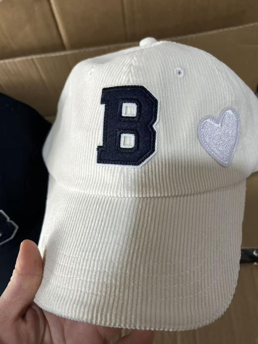 118-3 纯圆正尾货 bibiy 爱心花朵刺绣 三色鸭舌帽 松紧抽绳棒球帽 灯芯绒/平纹棉 商品图8