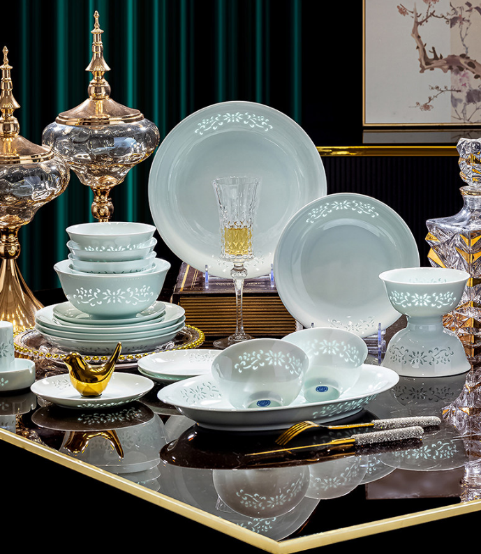 【景德镇经典餐具】 青瓷玲珑缠枝莲 陶瓷餐具68头 送礼自用都适合