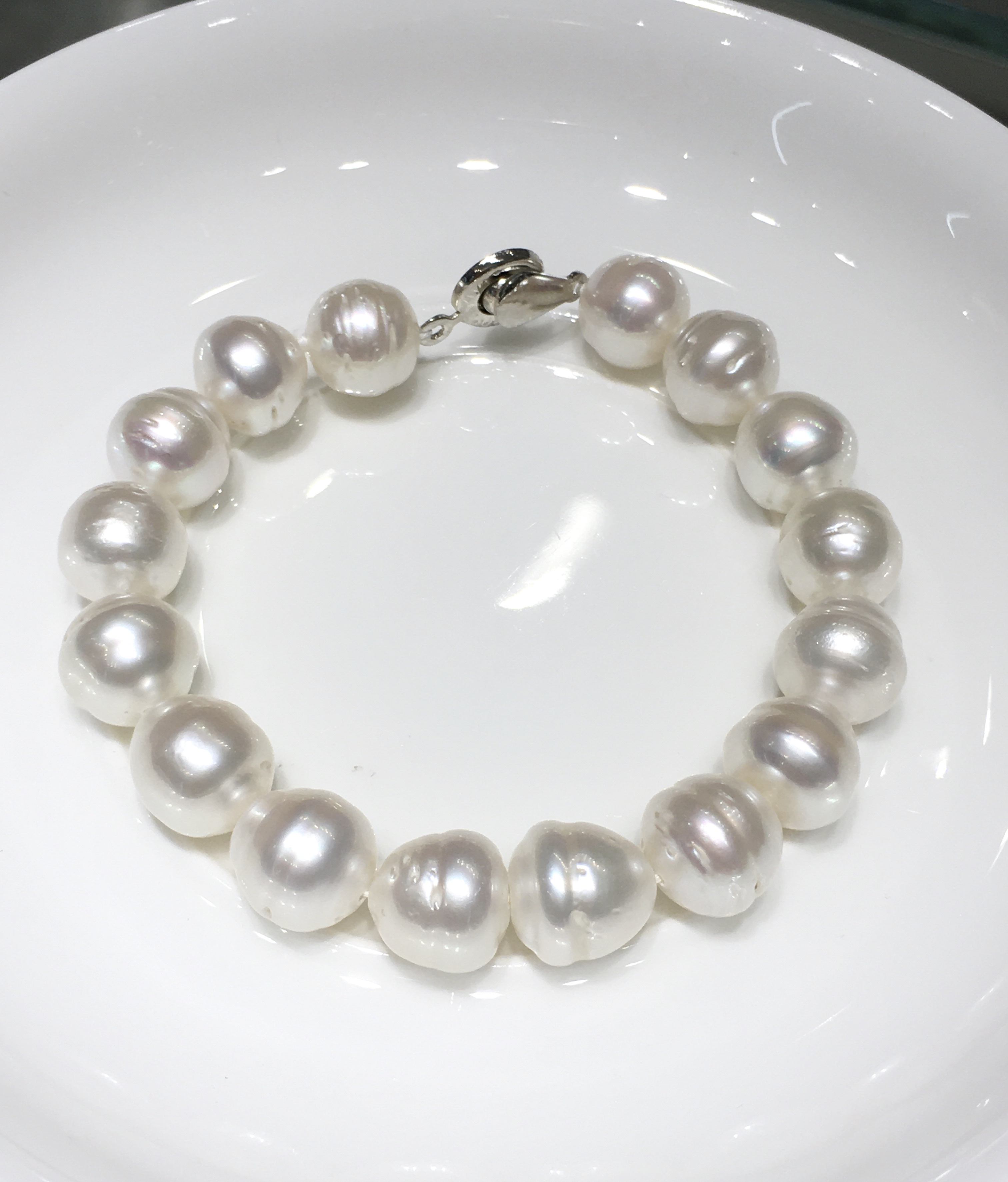 【私席真珠 .新年盛宴】Paspaley圈纹珠 
澳白螺纹珍珠手链 天然形状 有酒窝 珠光超亮 颗颗独一无二 约19cm S925银扣子 慵懒随性～