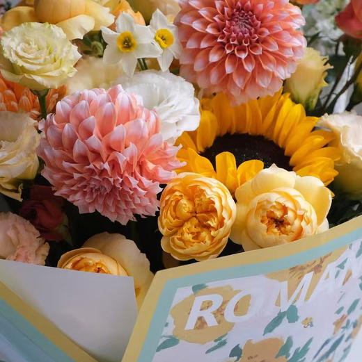 《幸福飞来》奶油桃子黄蝴蝶花束 商品图1