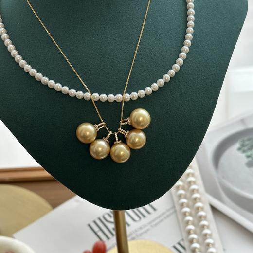 12-13mm 经典戴奶嘴扣南洋金珠吊坠 偏向中到浓金 基本无暇 正圆ji强光 细微生长痕迹 18K金配件 商品图6