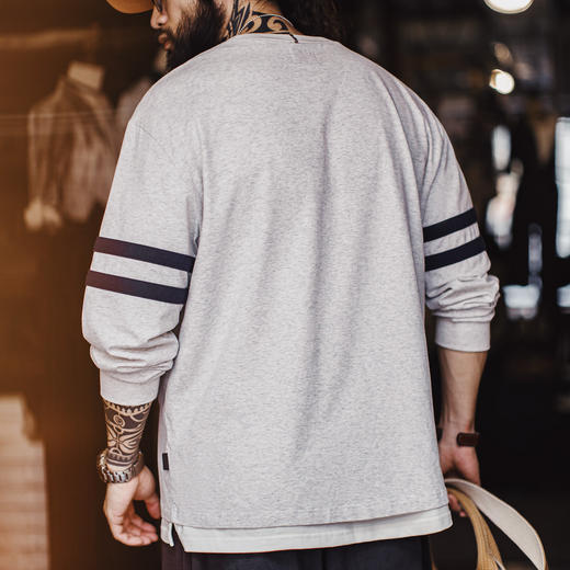 马登工装美式条纹刺绣圆领卫衣灰色薄款正肩无帽通勤长袖T恤男春 商品图3