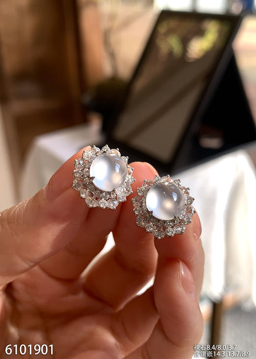 6101901，蛋面耳钉。具体价格微信咨询 商品图1