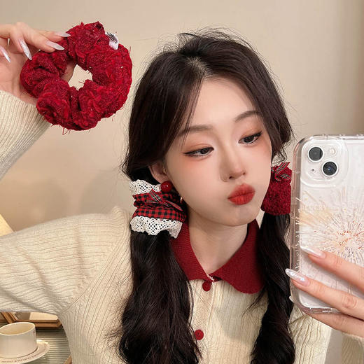 【实用时尚百搭充❗️满节日氛围感】新年春节红色大肠发圈秋冬节日氛围感毛绒丸子发饰皮筋女扎头发绳发饰。jc 商品图1