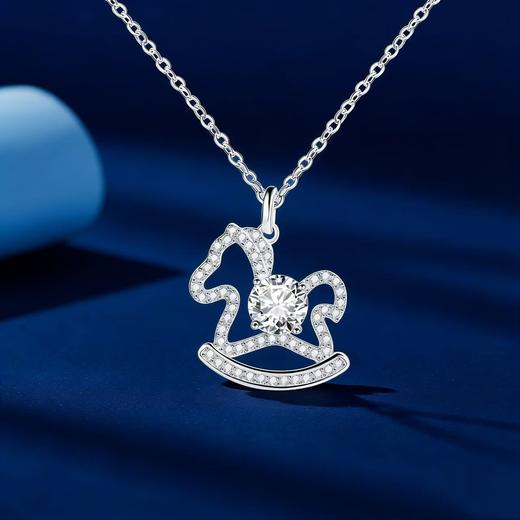 【萌趣载财❗️福运随行】2026新款本命年生肖小马项链轻奢高级感首饰小众莫桑石礼物时尚女。jc 商品图0