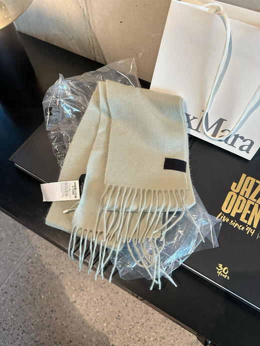 在途国现MaxMara超新限量发售款。百分百羊绒。浅豌豆🫛色1350元配购物袋 商品图3