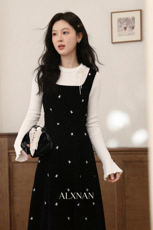 鹿向南「韩系可露丽」法式千金风黑色丝绒背心裙女冬季收腰连衣裙 商品图5