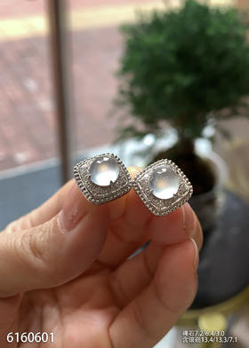 6160601，蛋面耳钉。具体价格微信咨询