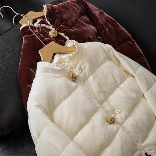 丁摩 花边立领丝绒90白鸭绒羽绒服新中式宽松国风盘扣保暖外套冬5ZF-52023 商品图1