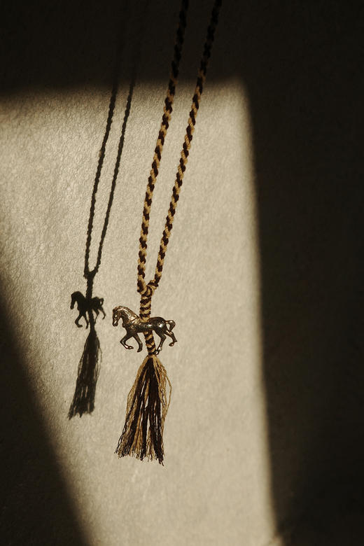 【白驹】手工金刚结结绳复古做旧白铜小马项链｜可根据长度喜好修剪流苏部分 商品图1