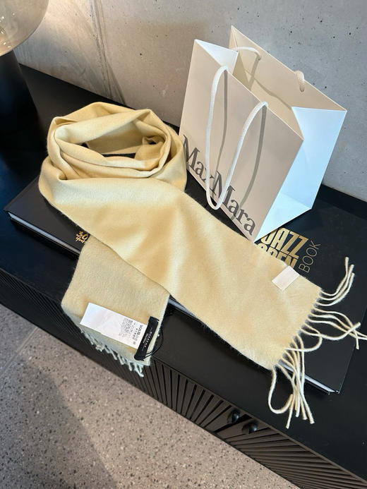 在途国现MaxMara超新限量发售款。百分百羊绒。蛋黄奶白色1350元配购物袋 商品图1