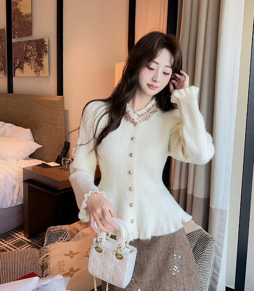 张心子【紗绒暖意】小香风织带裙摆毛衣开衫 U2602037 商品图1