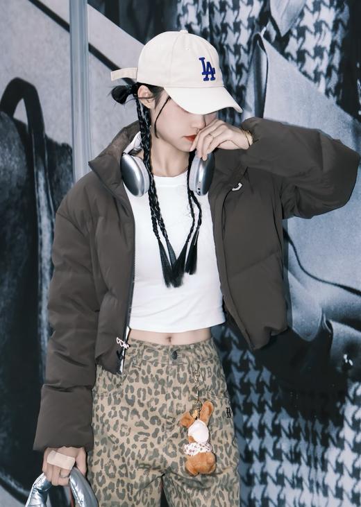 【春上新】6楼MLB 25年秋冬款女款咖色羽绒服3FDJB0456吊牌价1799 商品图0