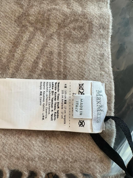 在途国现MaxMara超新限量发售款。百分百羊绒。烟驼色999元配购物袋 商品图1