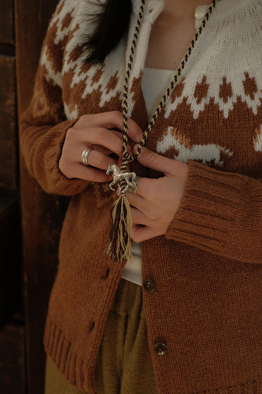 【白驹】手工金刚结结绳复古做旧白铜小马项链｜可根据长度喜好修剪流苏部分 商品图0