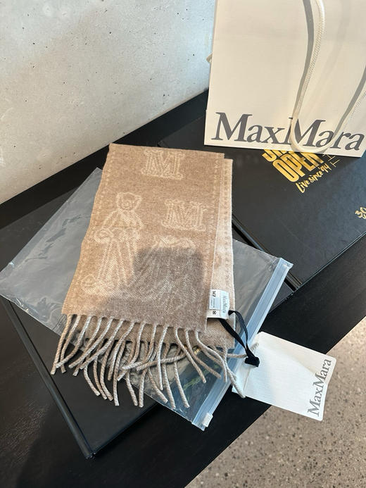 在途国现MaxMara超新限量发售款。百分百羊绒。烟驼色999元配购物袋 商品图0