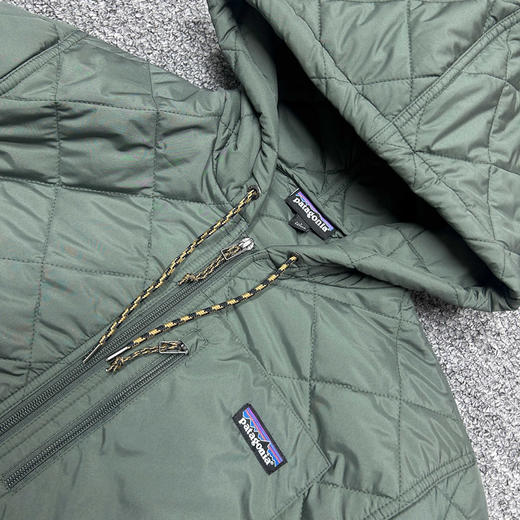 原单正品巴塔哥尼亚户外休闲简约百搭防风防水的保暖连帽棉衣，

颜色:军绿色 浅灰色 碳黑色
尺码：S～XL 商品图3