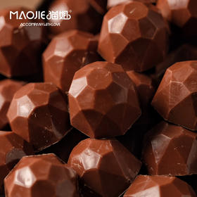 Molecule Mirth分子欢愉—树莓开心果软心牛奶巧克力（ Raspberry Pistachio Milk Chocolate）