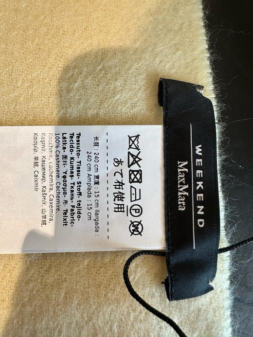 在途国现MaxMara超新限量发售款。百分百羊绒。蛋黄奶白色1350元配购物袋 商品图3