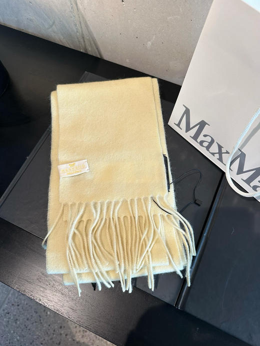 在途国现MaxMara超新限量发售款。百分百羊绒。蛋黄奶白色1350元配购物袋 商品图0